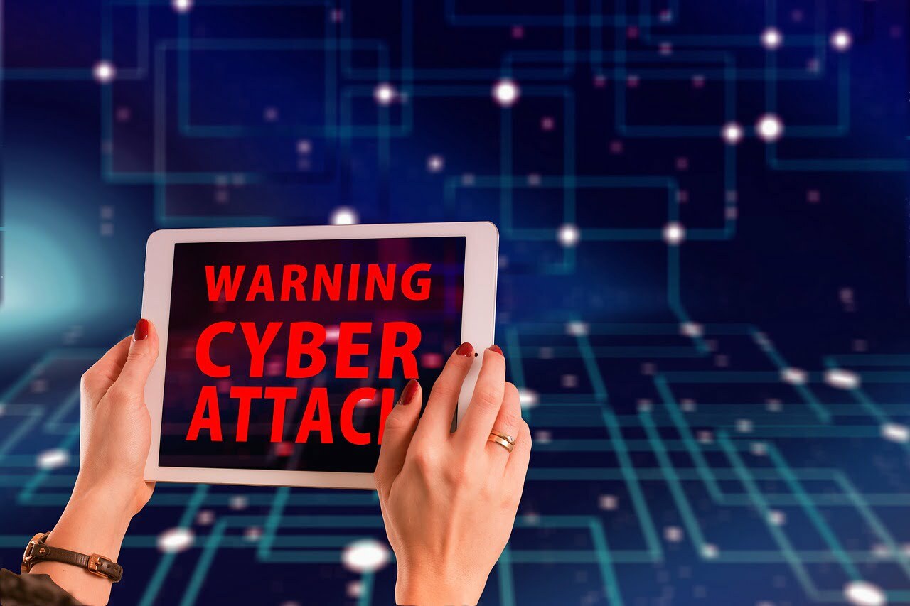 BSI warnt vor Betrugsmasche - Warning Cyberattack auf dem Tablet